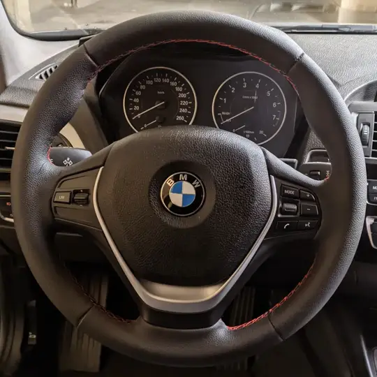BMW 120i: volante