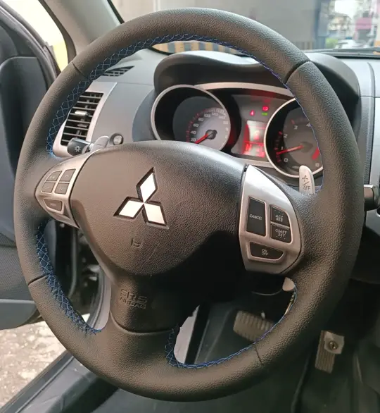 Mitsubishi Outlander: volante