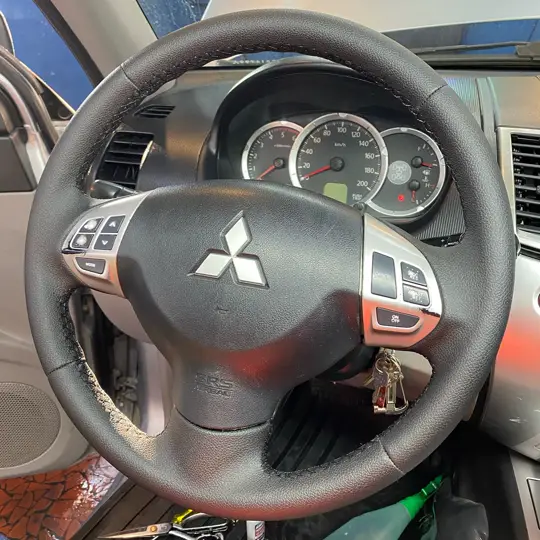 Mitsubishi Pajero: volante