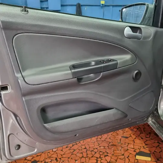 VW Voyage: portas