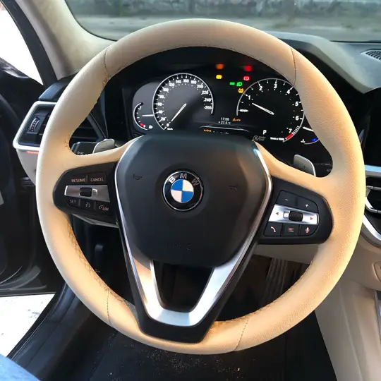 BMW 320i: volante