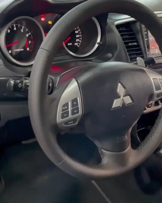 Mitsubishi Lancer: volante