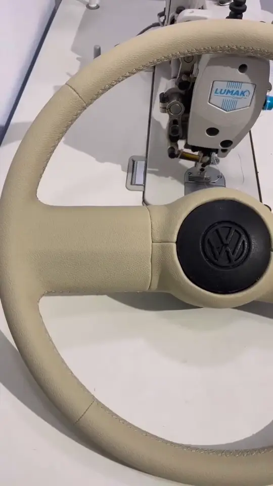 VW antigo (volante bege): volante