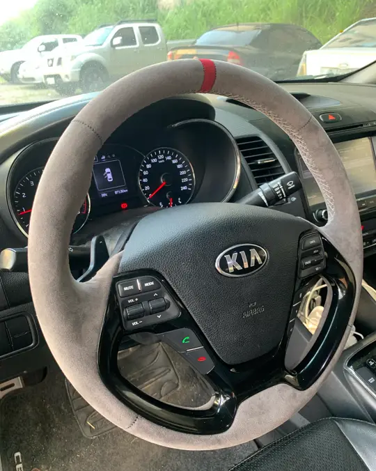 Kia Cerato: volante