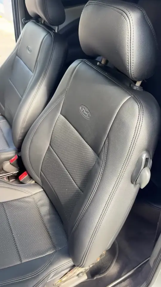 Ford Ka: bancos · portas · volante