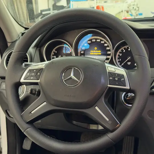 Mercedes C180: volante