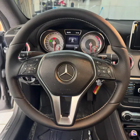 Mercedes C200: volante