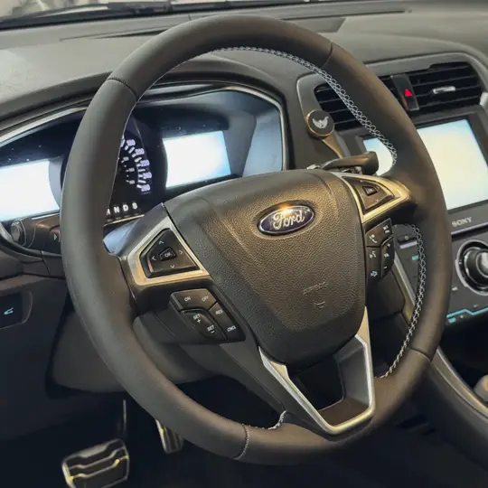 Ford Fusion: volante