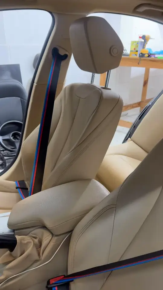 BMW 320i: cintos · teto